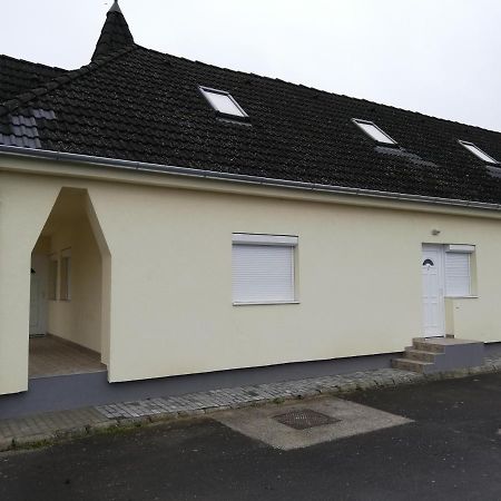 Família-Pelso apartmanház Zamárdi Exteriér fotografie